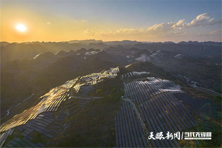 🌸小米【2024正版资料大全免费】-冯绍峰谈到儿子红了眼眶，亲情力量使人动容，但被网友质疑博流量