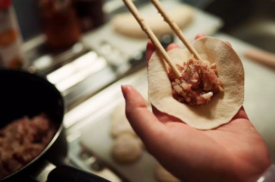 袁记云饺回应食品安全事件，责任至上，蚯蚓事件引发关注