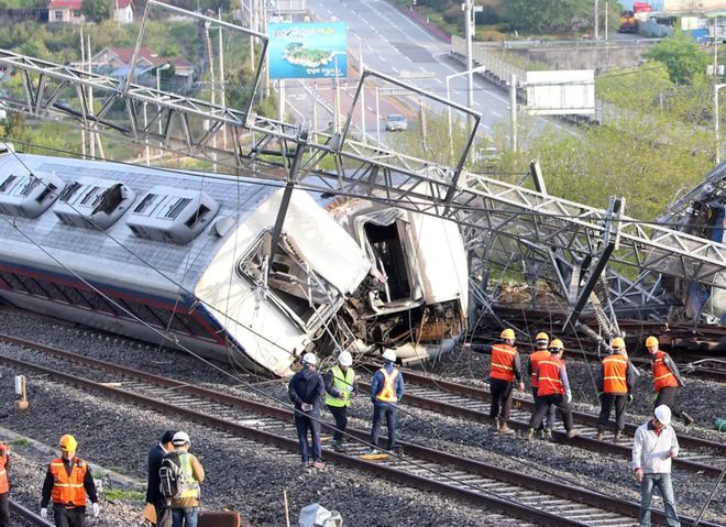 尹锡悦面临戒严事件后的政治走向与下台风险深度分析预测