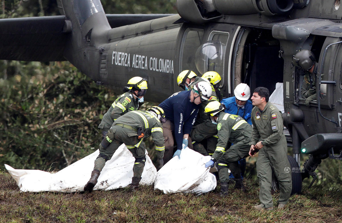 巴西坠机事故致十人死亡