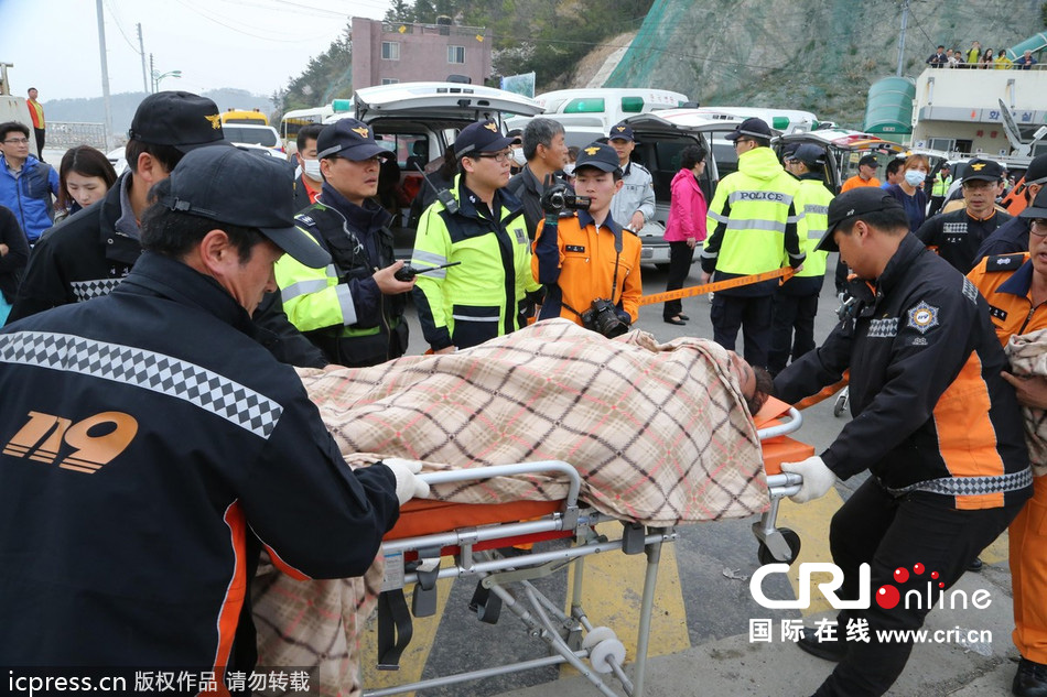 韩国客机事故，遇难者多为归国旅客，引发哀悼与反思