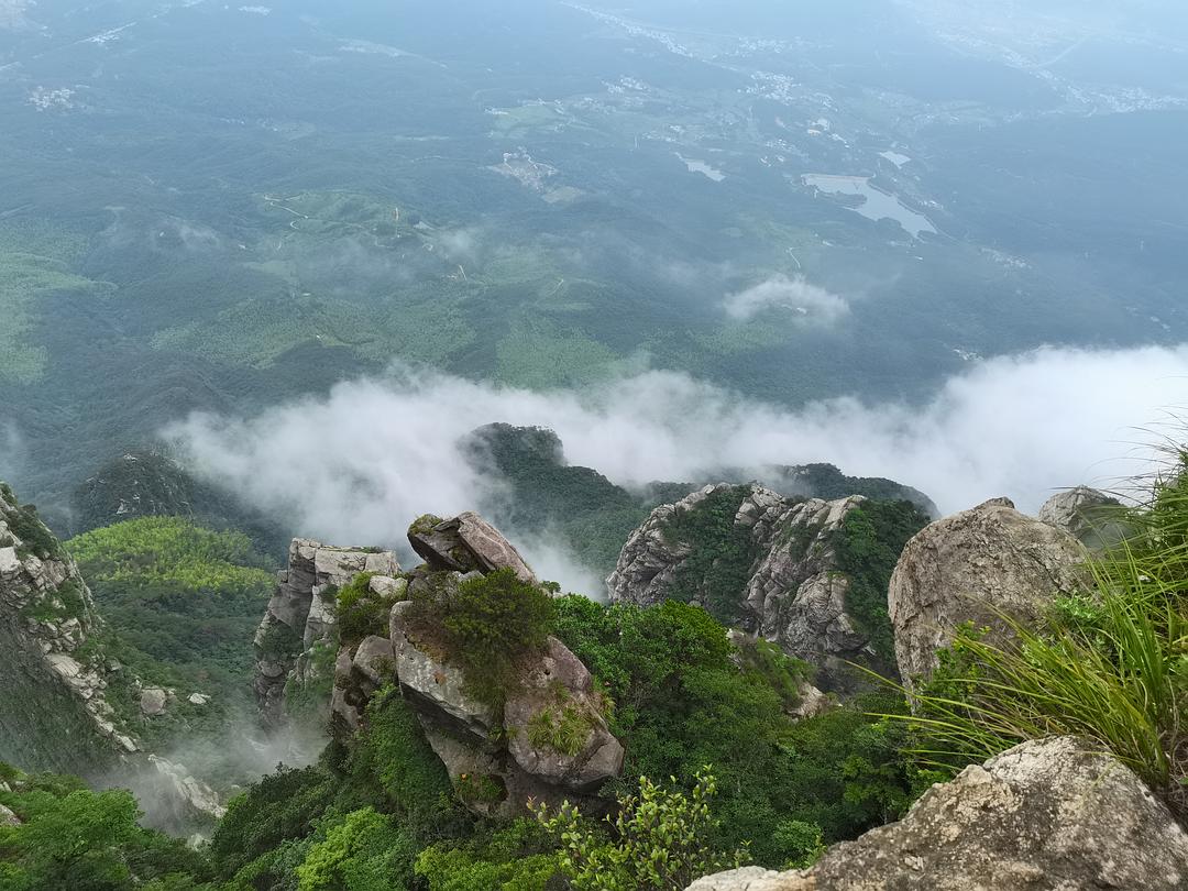 庐山惊现千年秘境神秘足迹，嶙峋独峰顶的人影揭秘