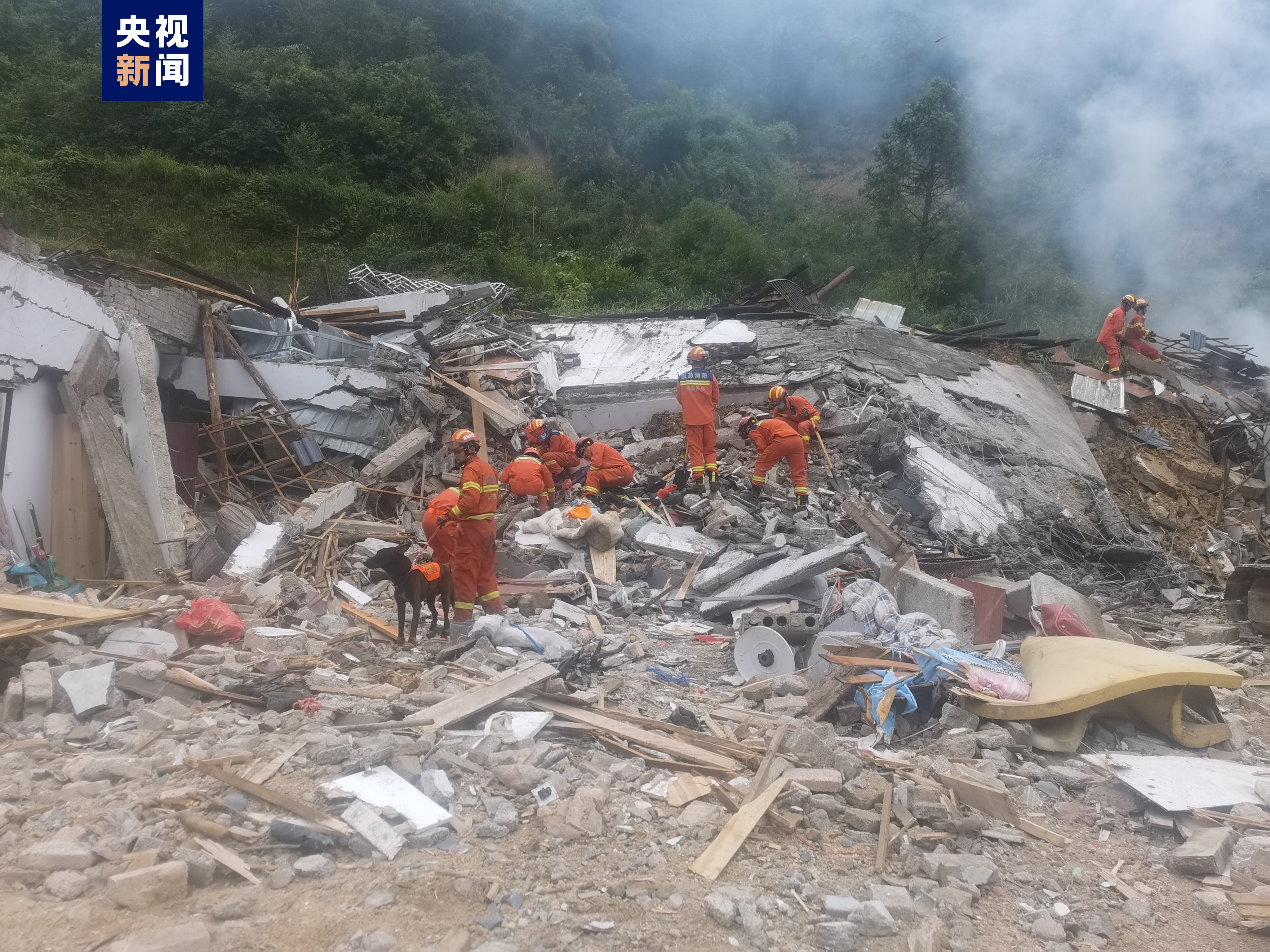 四川山体滑坡引发关注，29人失联——紧急救援行动进行中