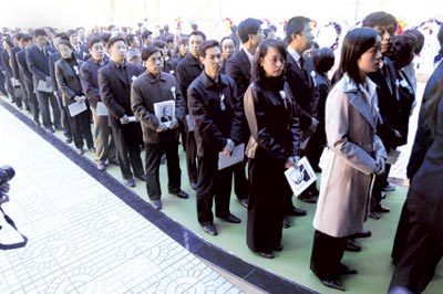 遇害女学生追悼仪式举行，怀念与前行之路不停歇