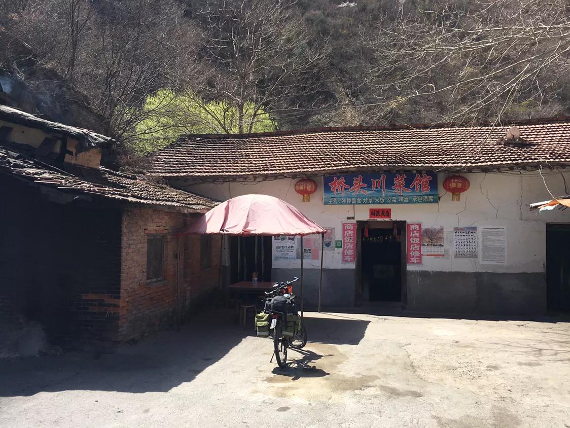 店主含泪送别陪伴八年的阿姨告别店铺告别情感告别故事